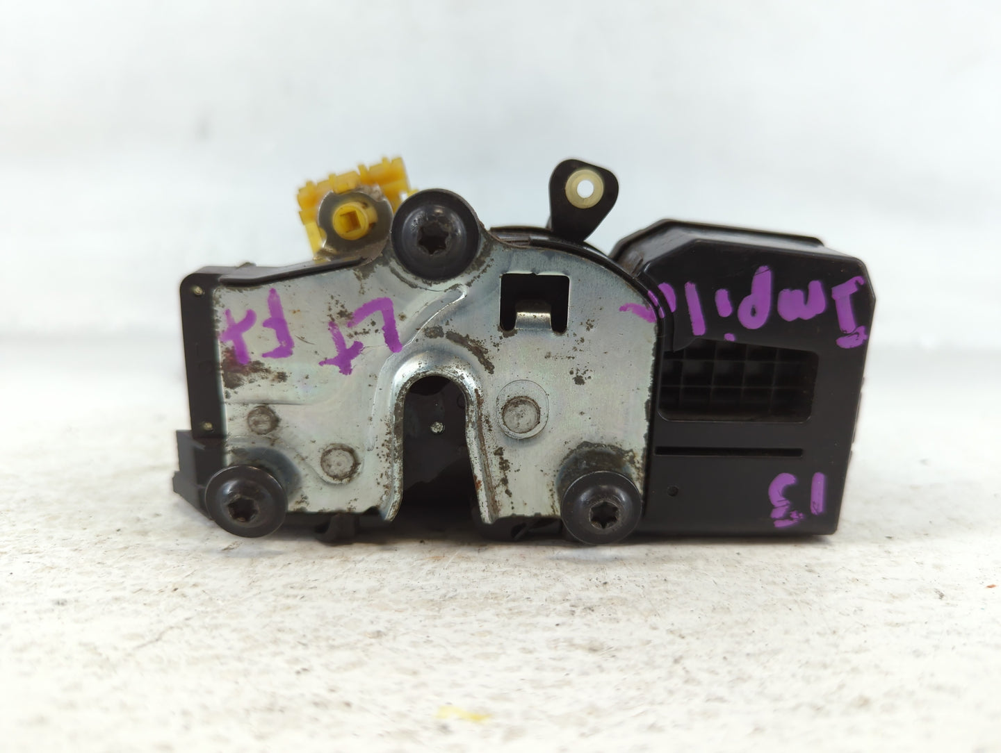2013 Chevrolet Impala Front Door Latch - Oemusedautoparts1.com