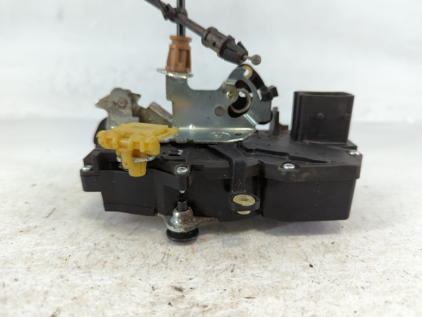 2013 Chevrolet Impala Front Door Latch - Oemusedautoparts1.com