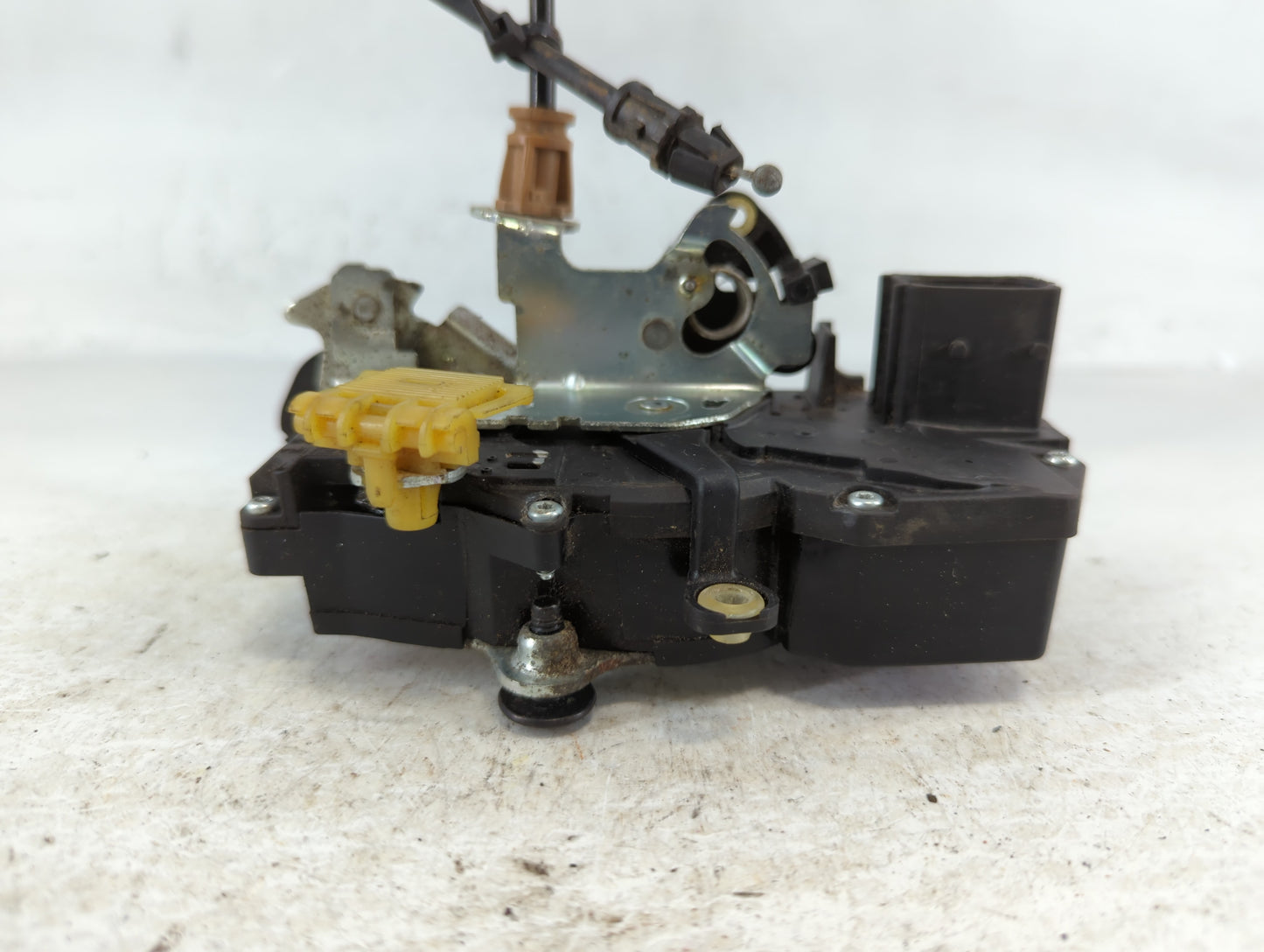 2013 Chevrolet Impala Front Door Latch - Oemusedautoparts1.com