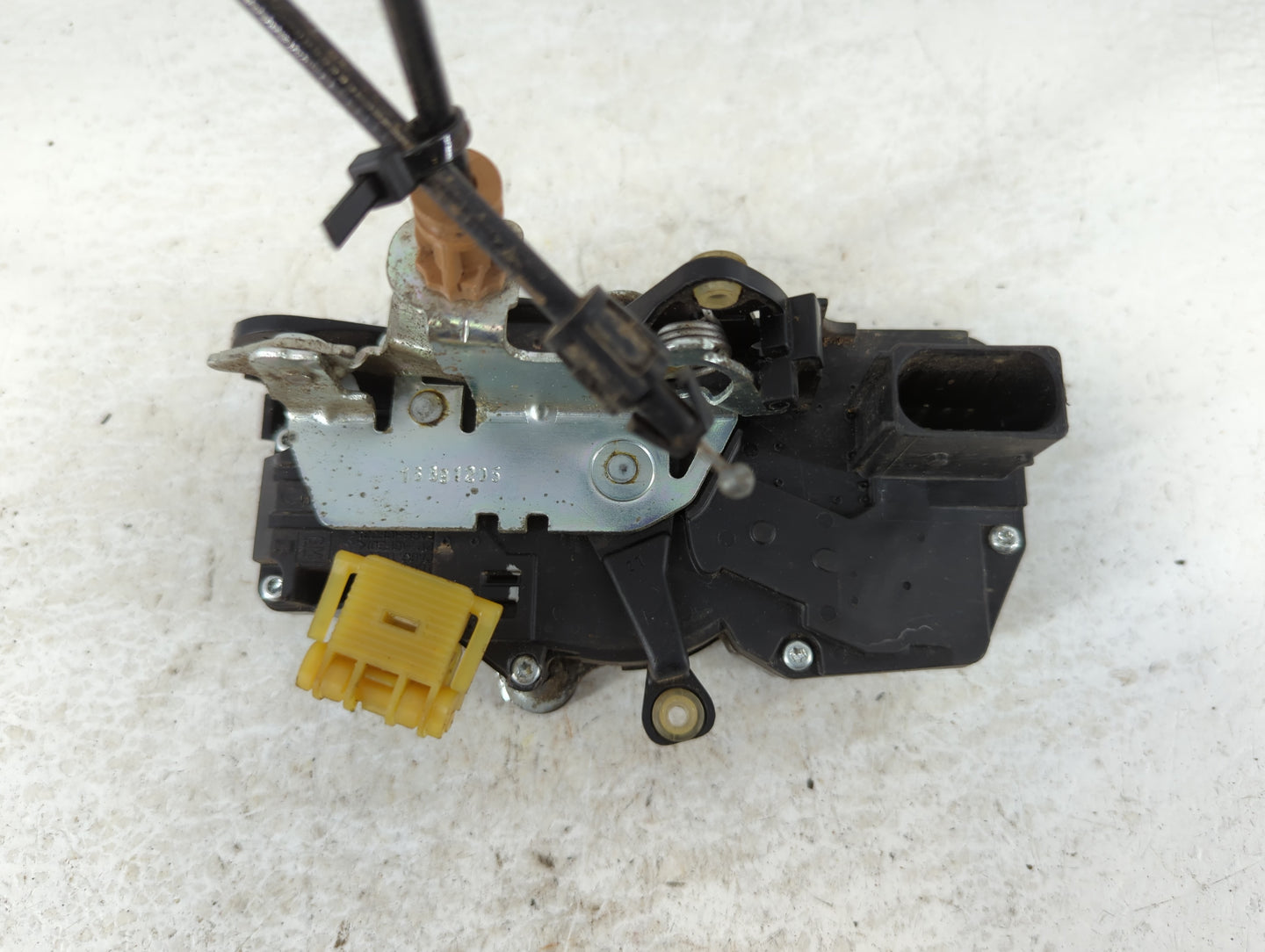 2013 Chevrolet Impala Front Door Latch - Oemusedautoparts1.com