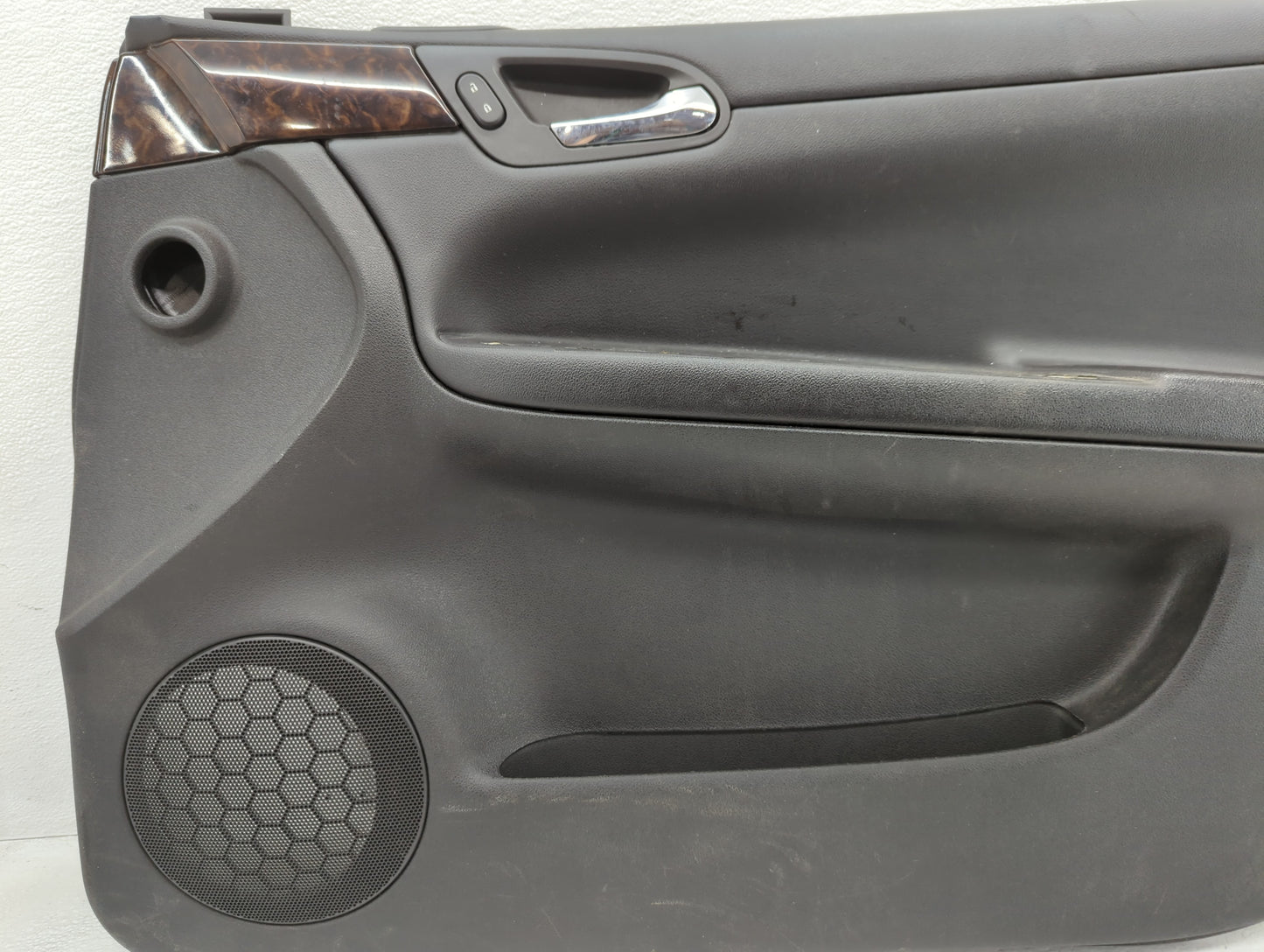 2013 Chevrolet Impala Front Right Passenger Interior Door Panel Trim - Oemusedautoparts1.com