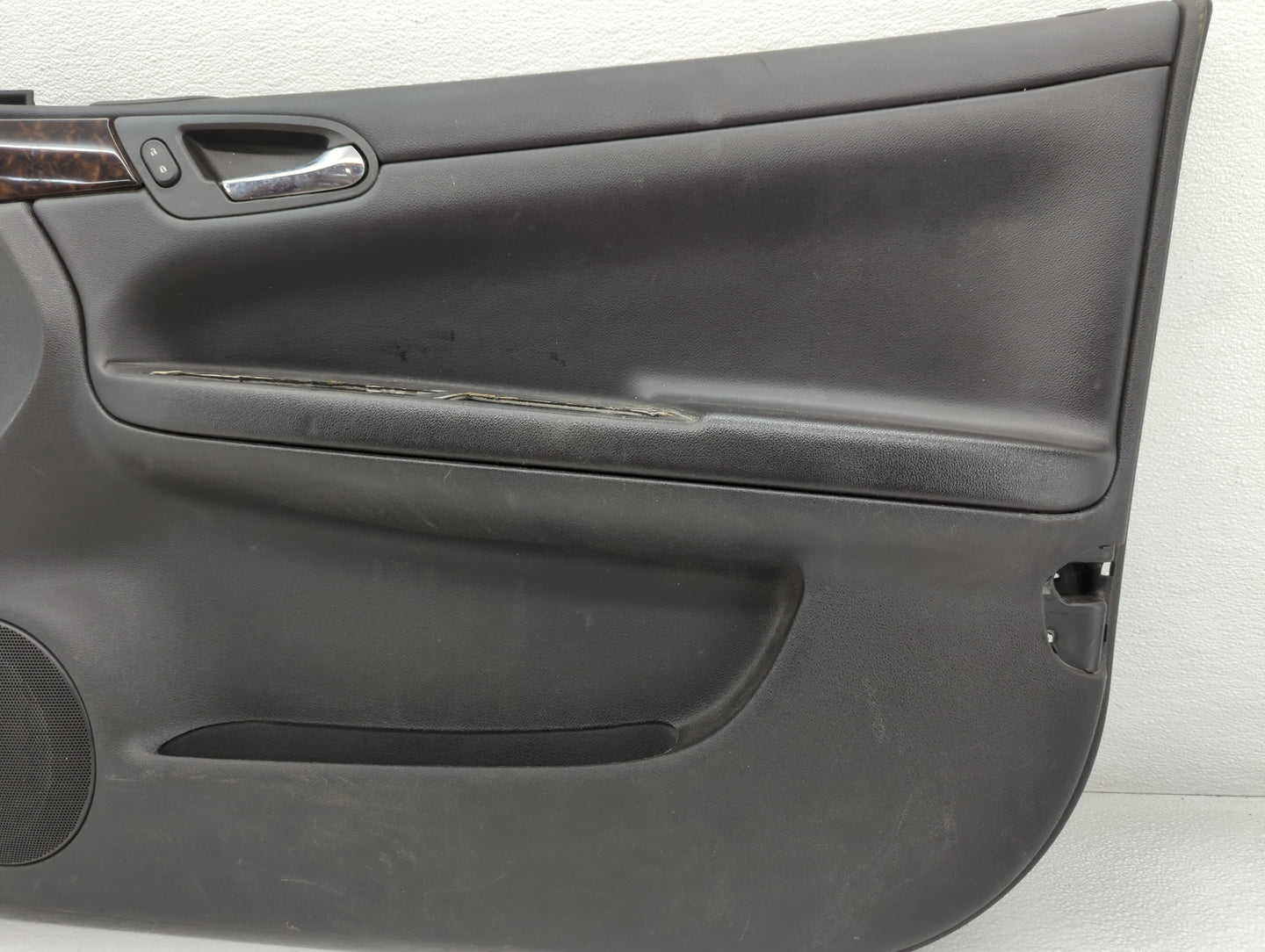 2013 Chevrolet Impala Front Right Passenger Interior Door Panel Trim - Oemusedautoparts1.com