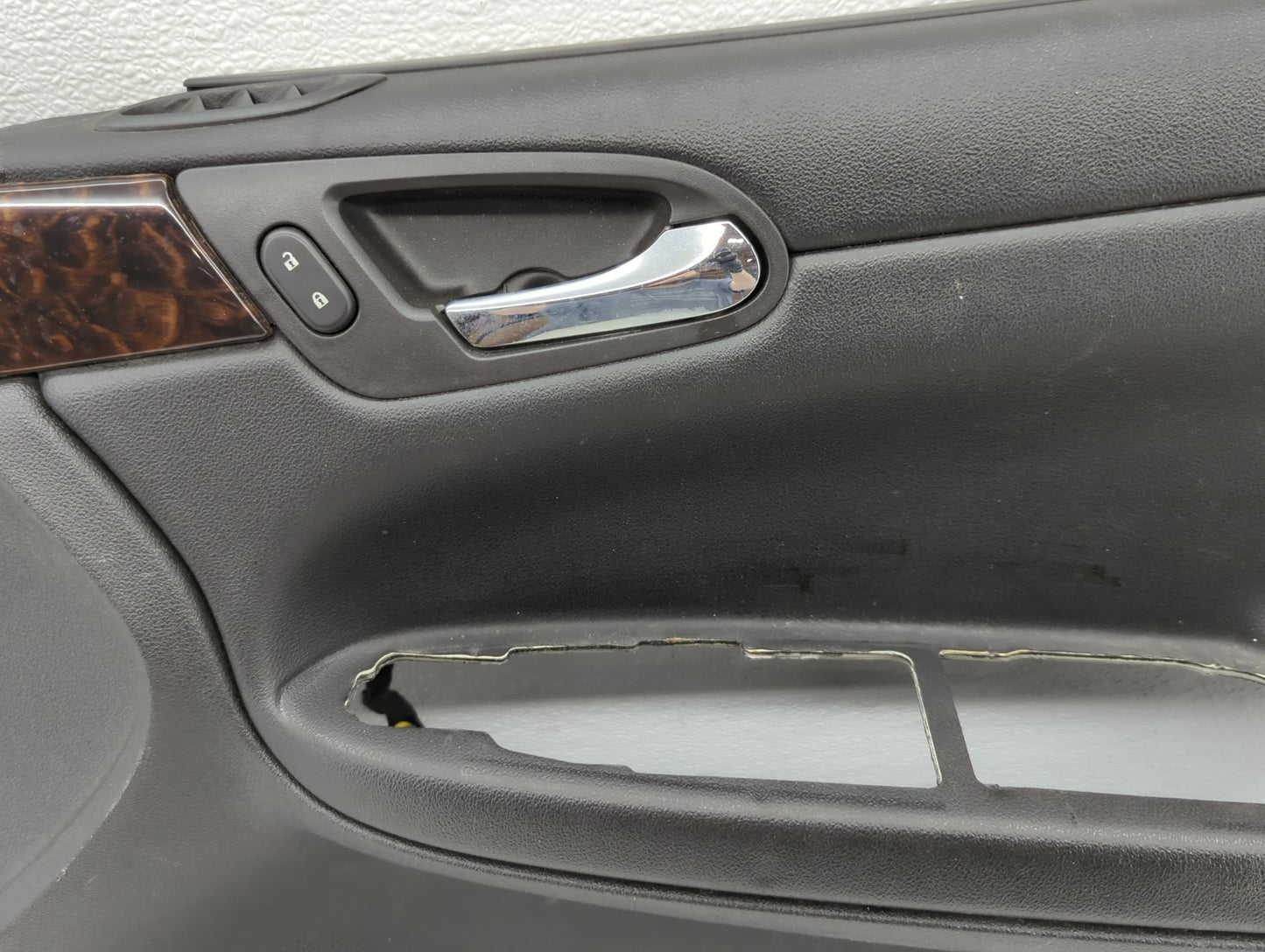 2013 Chevrolet Impala Front Right Passenger Interior Door Panel Trim - Oemusedautoparts1.com