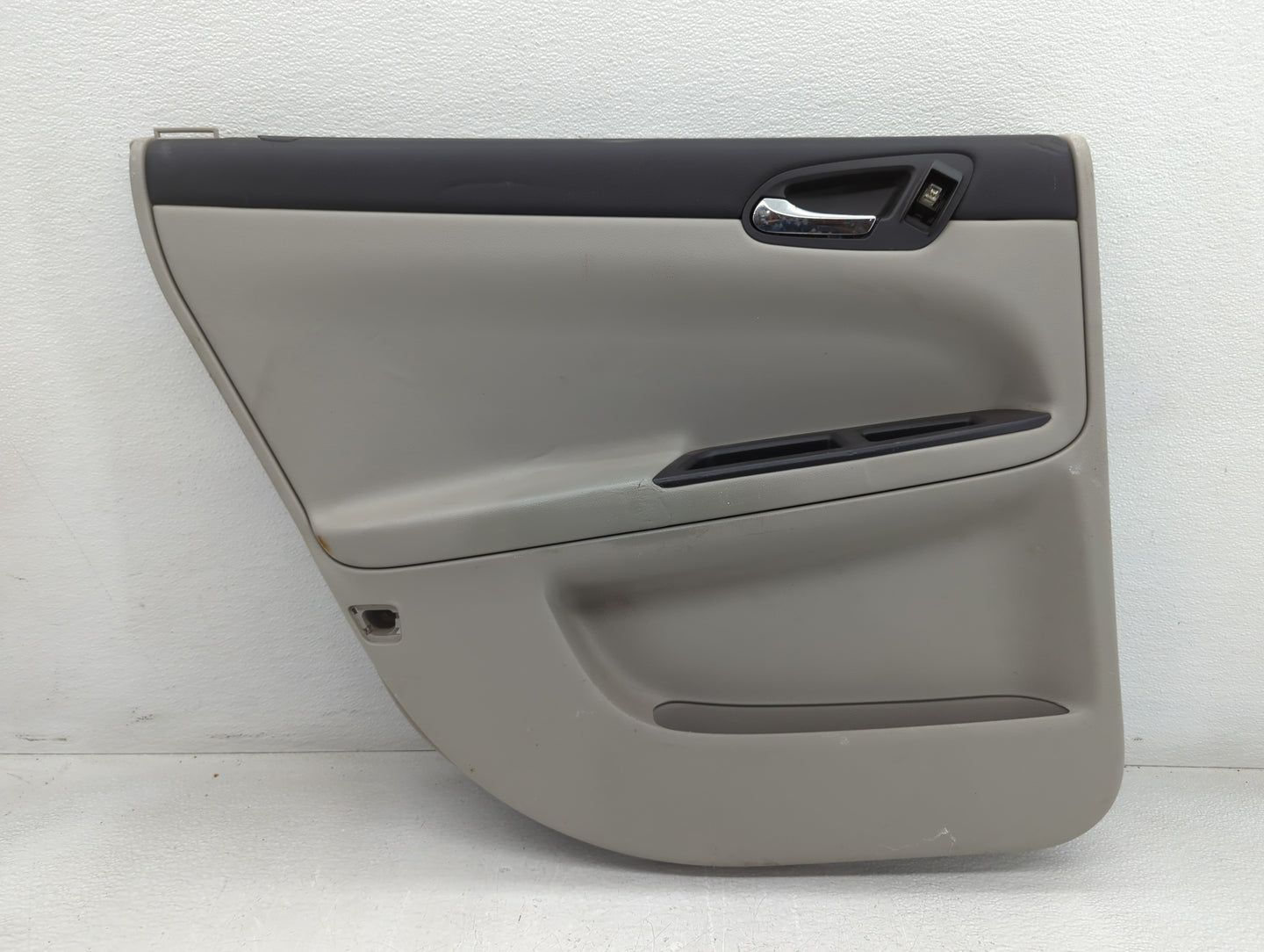 2013 Chevrolet Impala Front Right Passenger Interior Door Panel Trim - Oemusedautoparts1.com