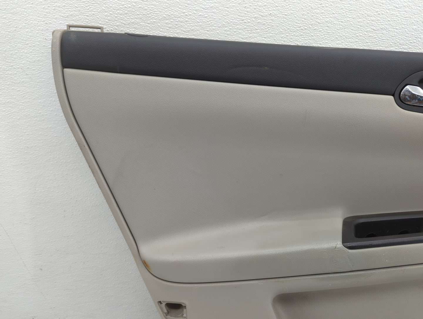 2013 Chevrolet Impala Front Right Passenger Interior Door Panel Trim - Oemusedautoparts1.com