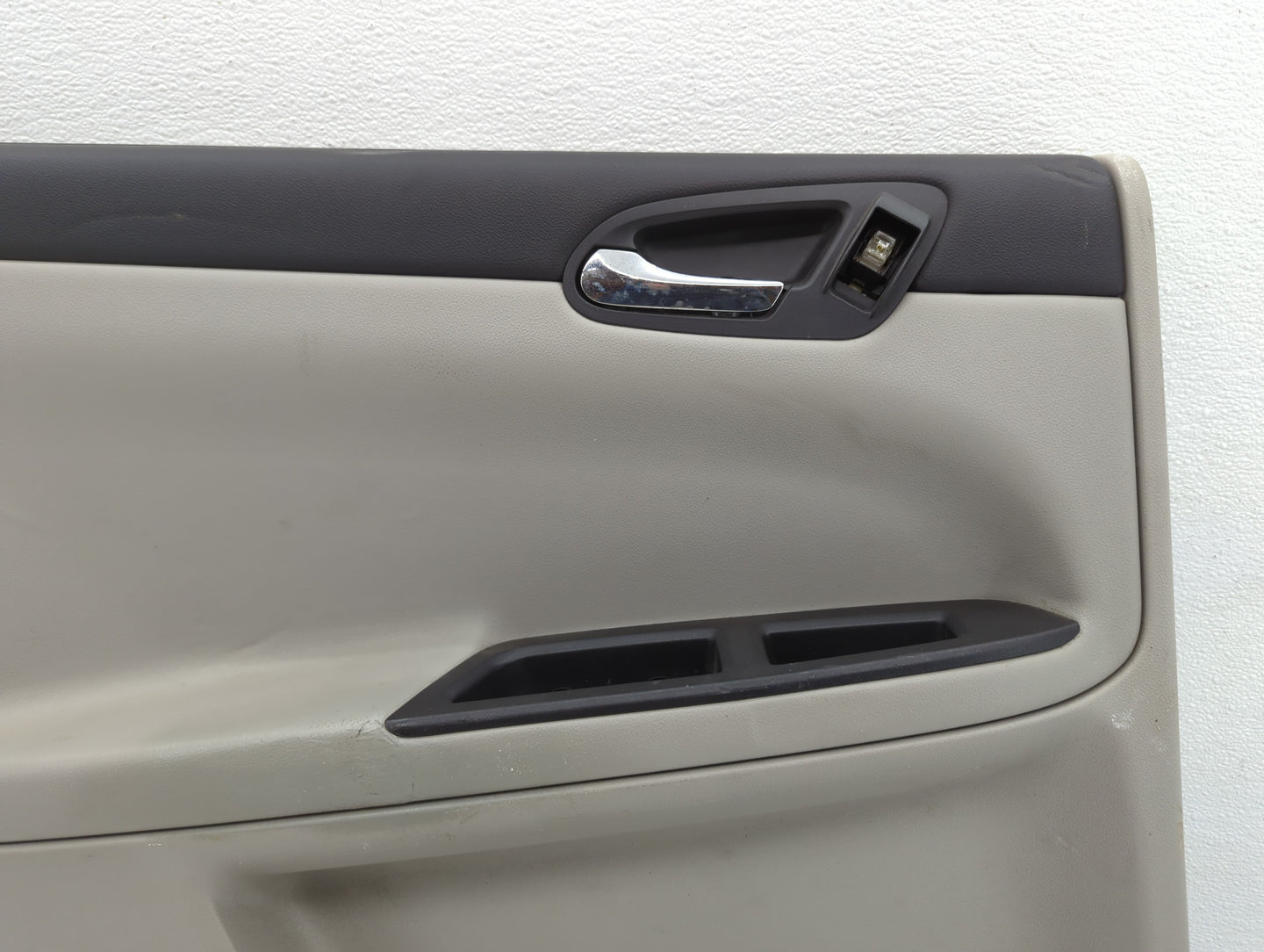 2013 Chevrolet Impala Front Right Passenger Interior Door Panel Trim - Oemusedautoparts1.com