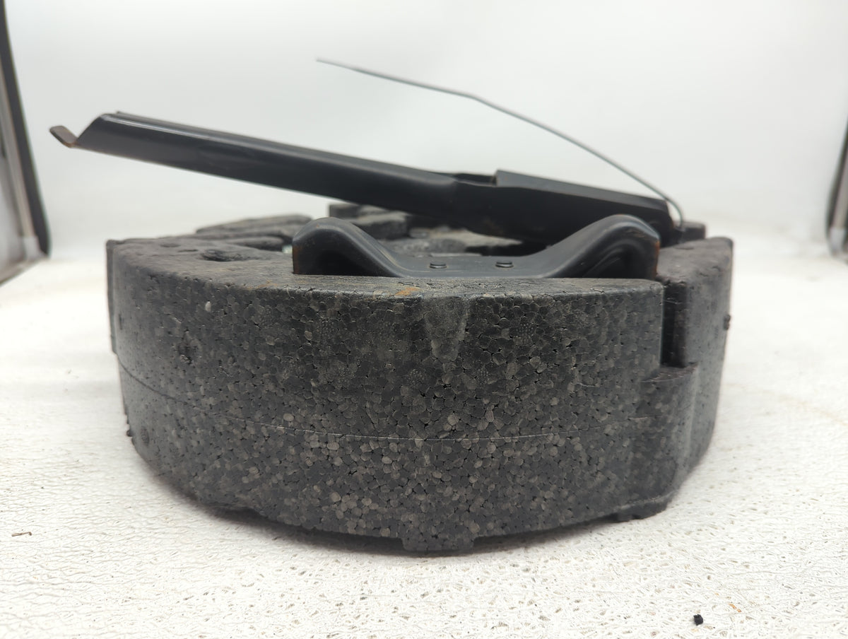 Chevrolet Malibu Spare Scissor Car Jack 1065039 - Oemusedautoparts1.com