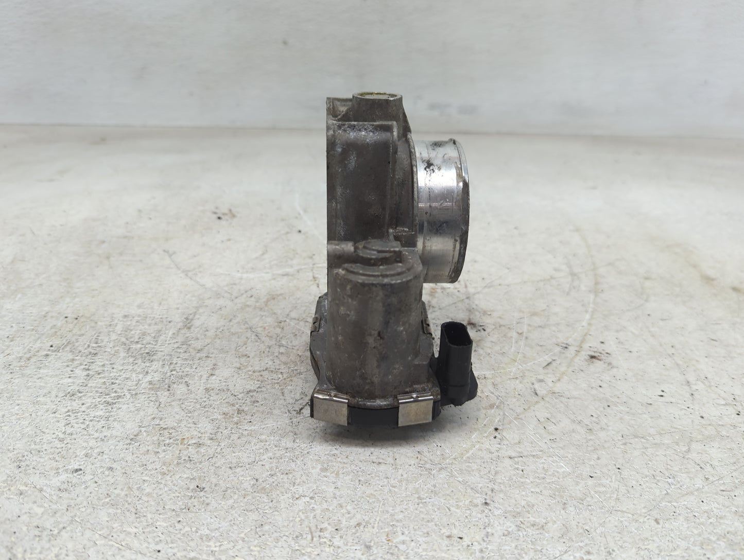 2013-2015 Chevrolet Malibu Throttle Body Fits Fits 2013 2014 2015 2017 2018 2019 2020 OEM Used Auto Parts - Oemusedautoparts