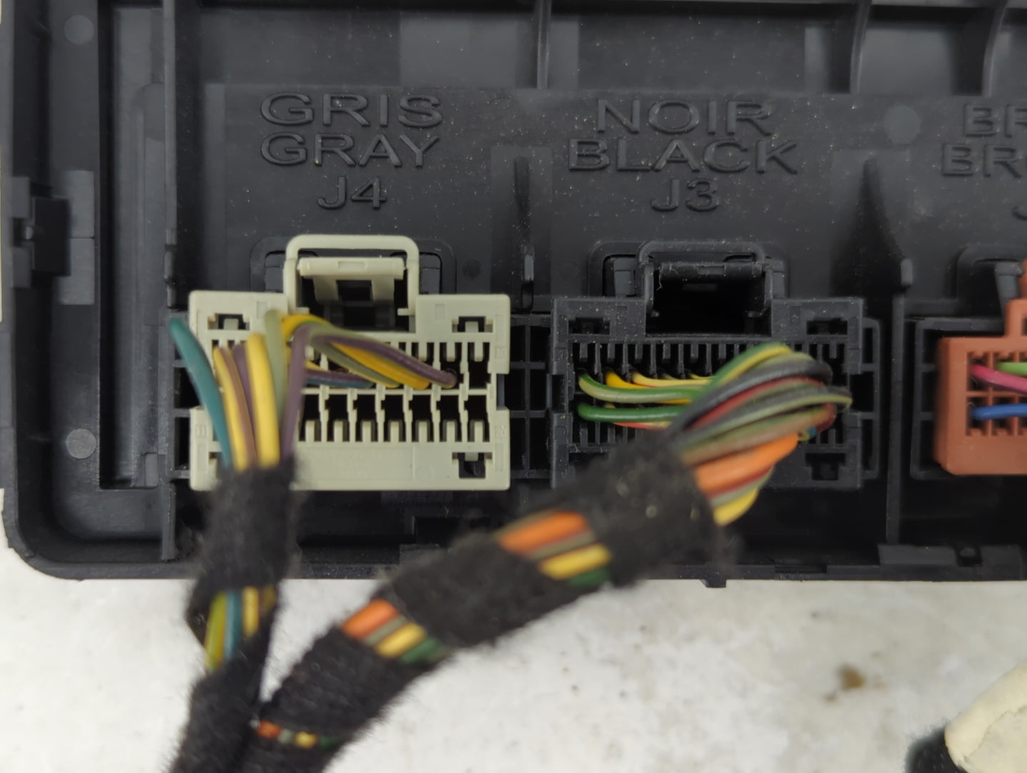 2013-2013 Chevrolet Malibu Body Control Module Bcm Inner Cabin Fuse Box - Oemusedautoparts1.com