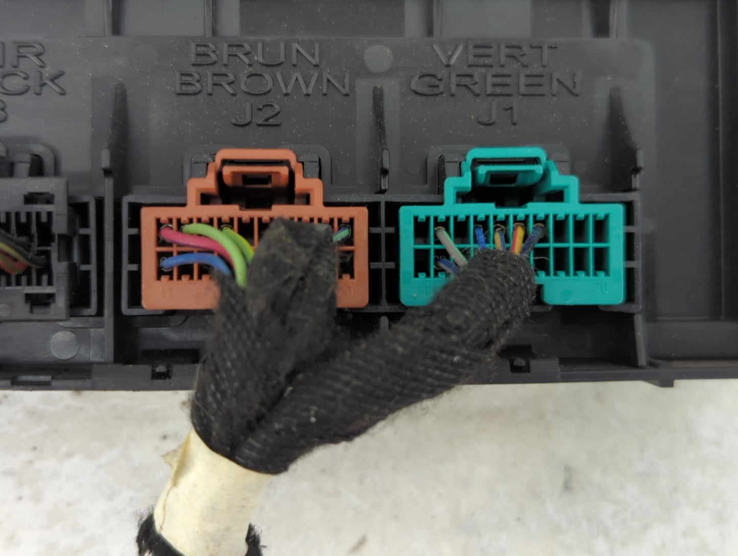 2013-2013 Chevrolet Malibu Body Control Module Bcm Inner Cabin Fuse Box - Oemusedautoparts1.com