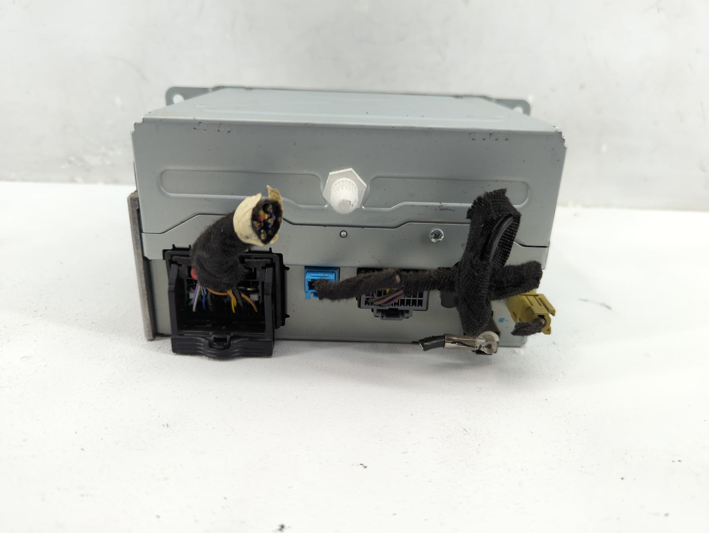2013 Chevrolet Malibu Radio AM FM Cd Player Receiver Replacement P/N:22925286 Fits OEM Used Auto Parts - Oemusedautoparts1.c