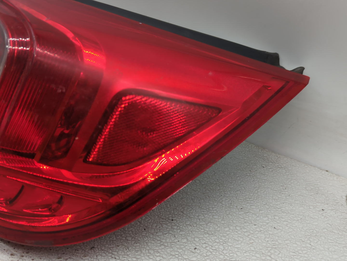 2013-2016 Chevrolet Malibu Tail Light Assembly Passenger Right OEM P/N:25919025 Fits Fits 2013 2014 2015 2016 OEM Used Auto 
