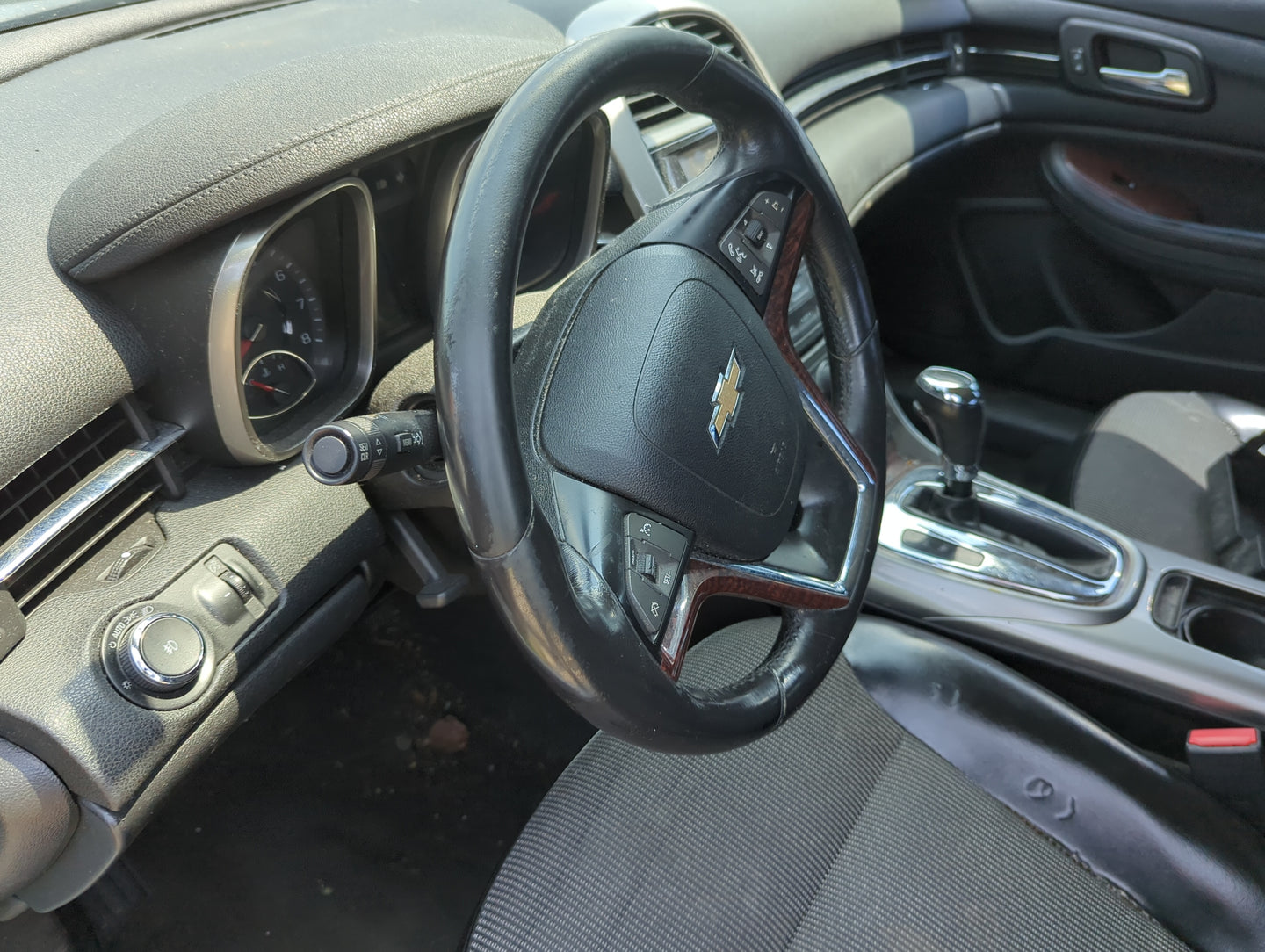 2013-2016 Chevrolet Malibu Air Bag Driver Left Steering Wheel Mounted - Oemusedautoparts1.com