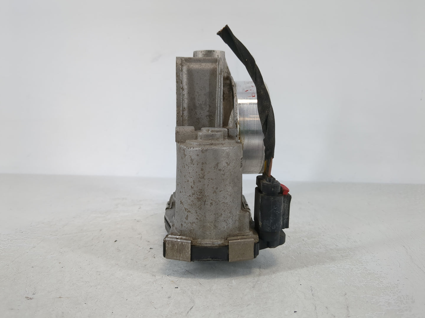 2013-2015 Chevrolet Malibu Throttle Body P/N:12627217DA Fits Fits 2013 2014 2015 2017 2018 2019 2020 OEM Used Auto Parts - O