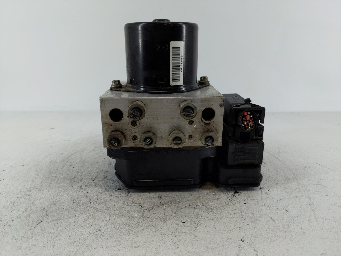 2013-2016 Chevrolet Malibu ABS Pump Control Module Replacement P/N:22971448 Fits Fits 2012 2013 2014 2015 2016 OEM Used Auto