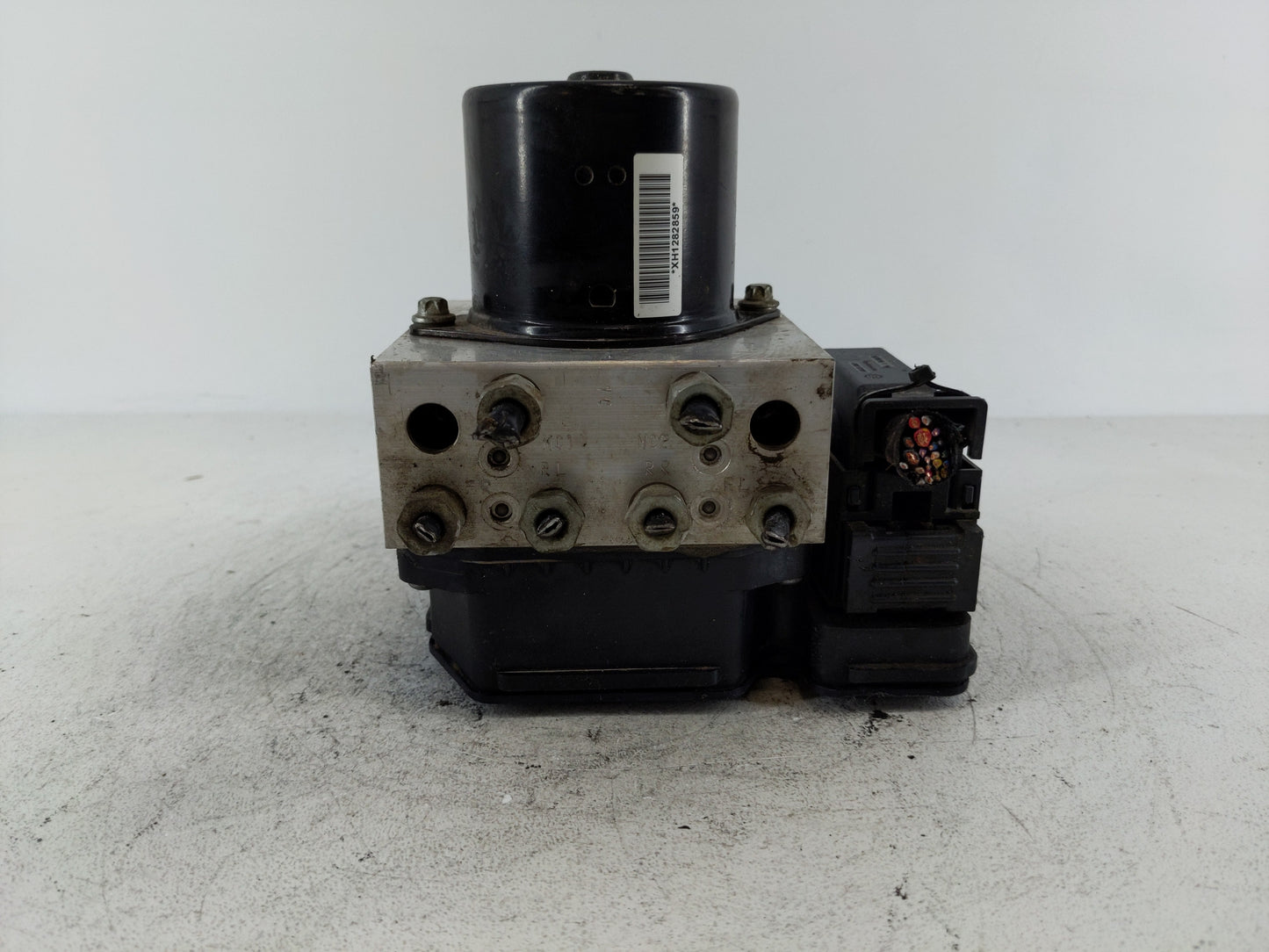 2013-2016 Chevrolet Malibu ABS Pump Control Module Replacement P/N:22971448 Fits Fits 2012 2013 2014 2015 2016 OEM Used Auto