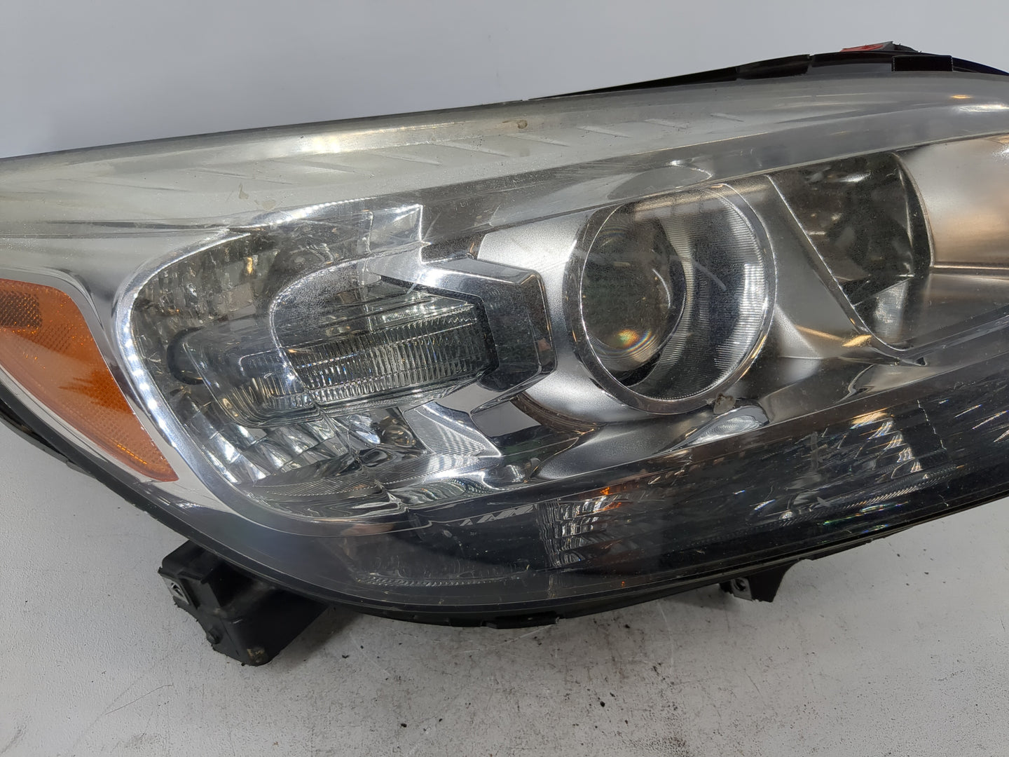 2013-2016 Chevrolet Malibu Driver Left Oem Head Light Headlight Lamp - Oemusedautoparts1.com