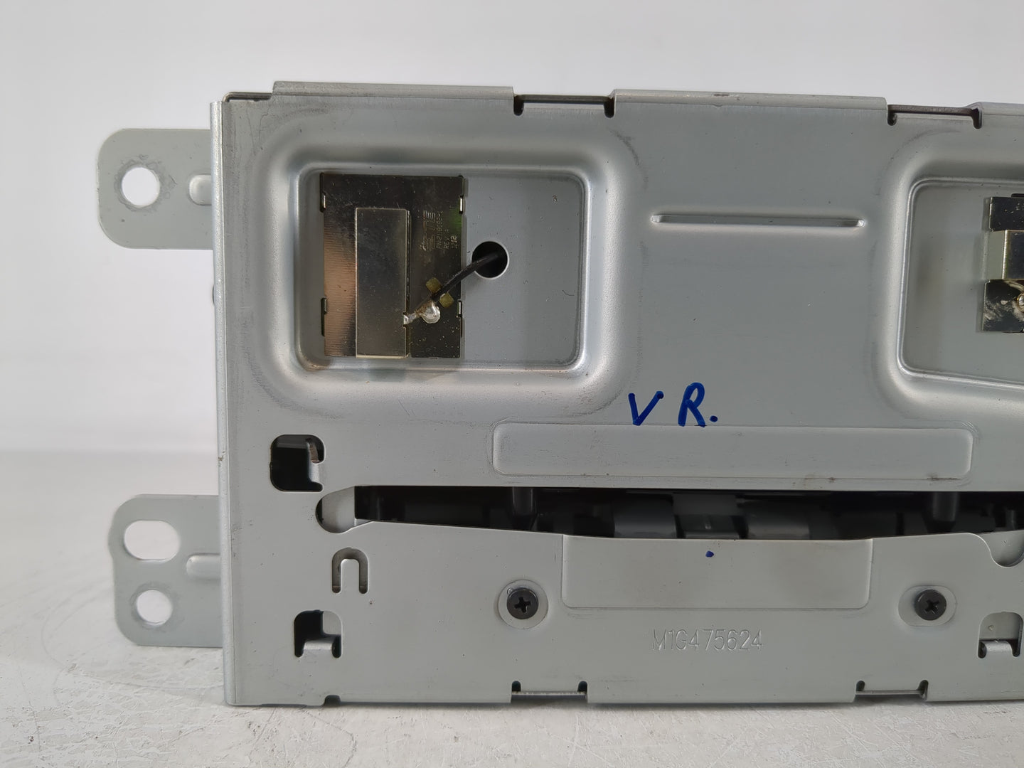 2013 Chevrolet Malibu Radio AM FM Cd Player Receiver Replacement P/N:22989453 Fits OEM Used Auto Parts - Oemusedautoparts1.c