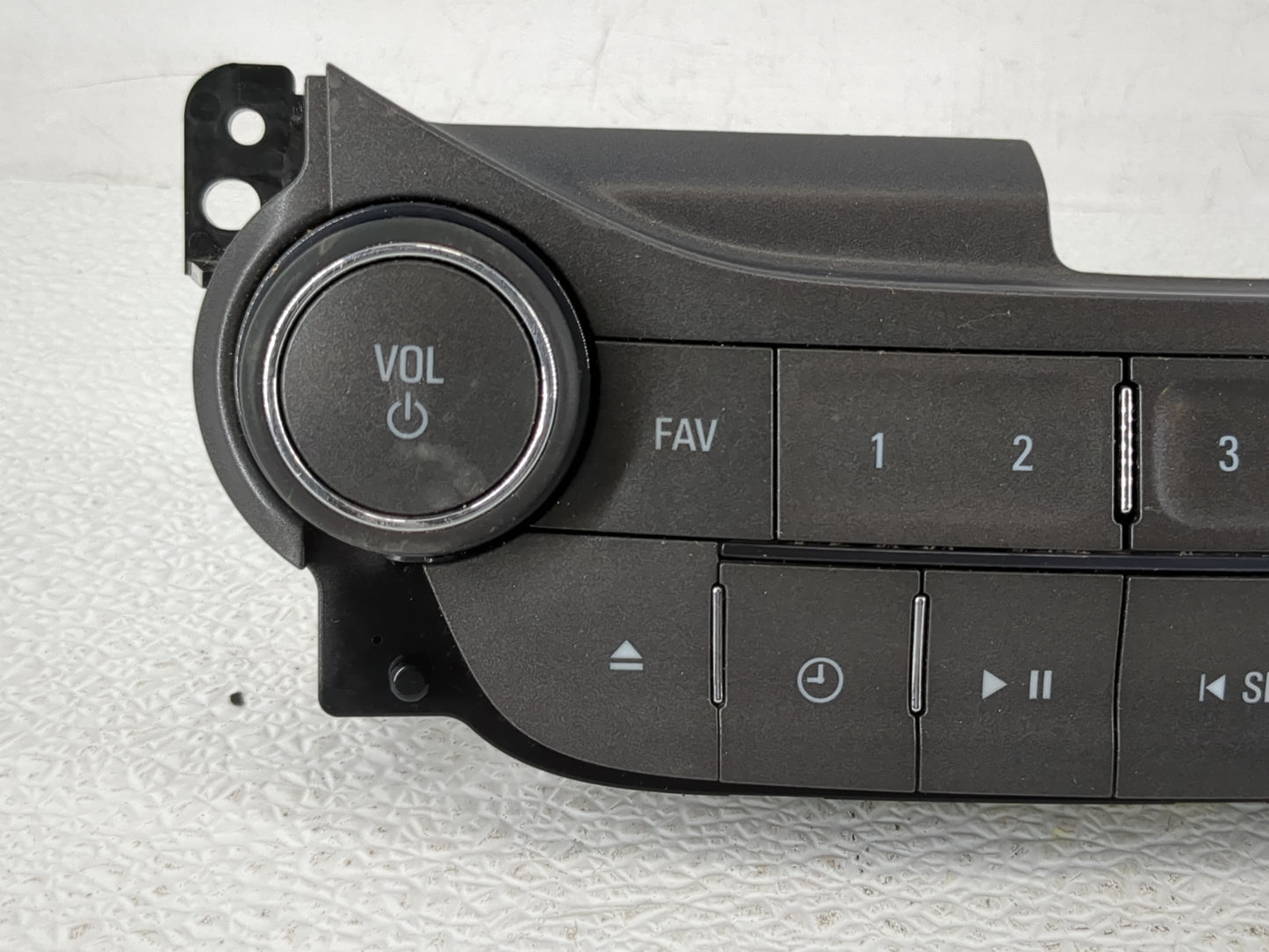 2013 Chevrolet Malibu Radio AM FM Cd Player Receiver Replacement P/N:22881001 Fits OEM Used Auto Parts - Oemusedautoparts1.c