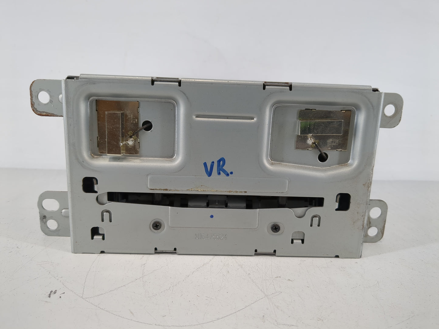 2013 Chevrolet Malibu Radio AM FM Cd Player Receiver Replacement P/N:22989453 22 886 728 Fits OEM Used Auto Parts - Oemuseda