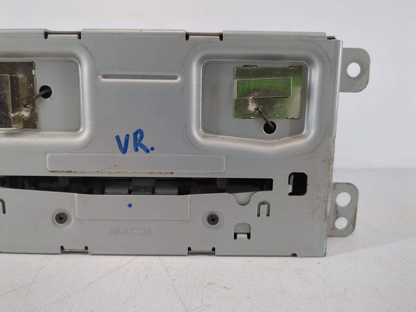 2013 Chevrolet Malibu Radio AM FM Cd Player Receiver Replacement P/N:22989453 22 886 728 Fits OEM Used Auto Parts - Oemuseda