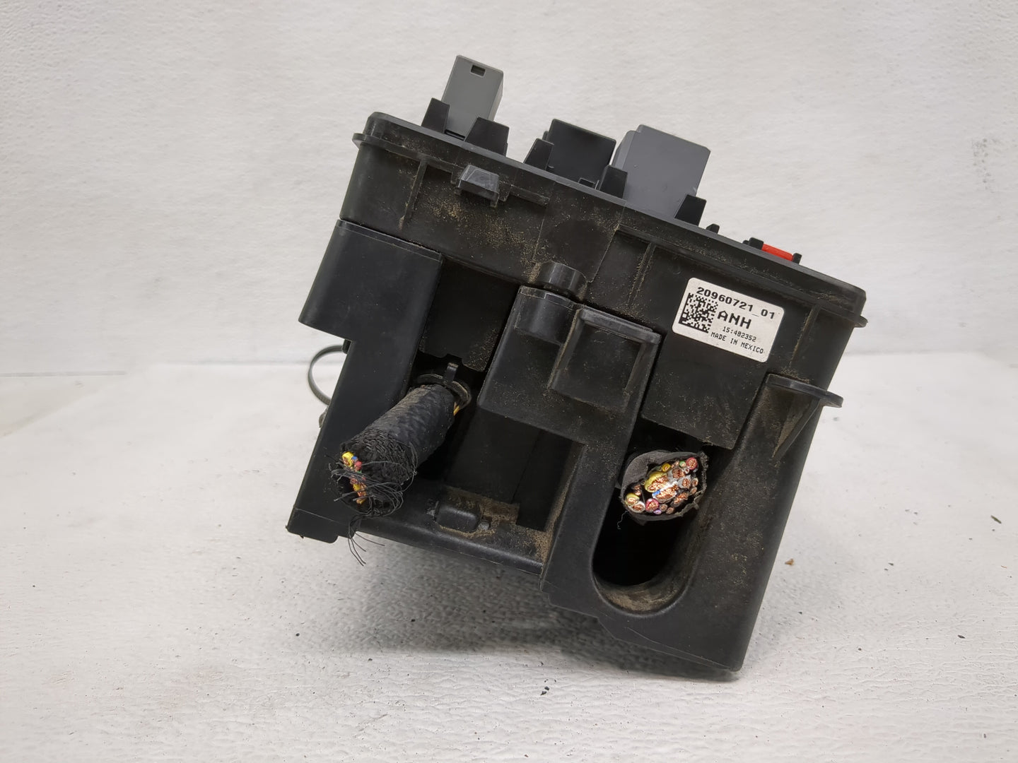 2013 Chevrolet Malibu Fusebox Fuse Box Panel Relay Module P/N:592914 7320U, 23487320-01 Fits OEM Used Auto Parts - Oemusedau