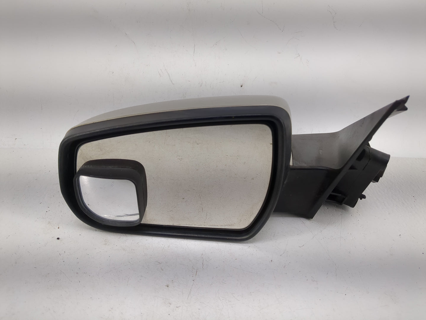 2013 Chevrolet Malibu Side Mirror Replacement Driver Left View Door Mirror Fits OEM Used Auto Parts - Oemusedautoparts1.com