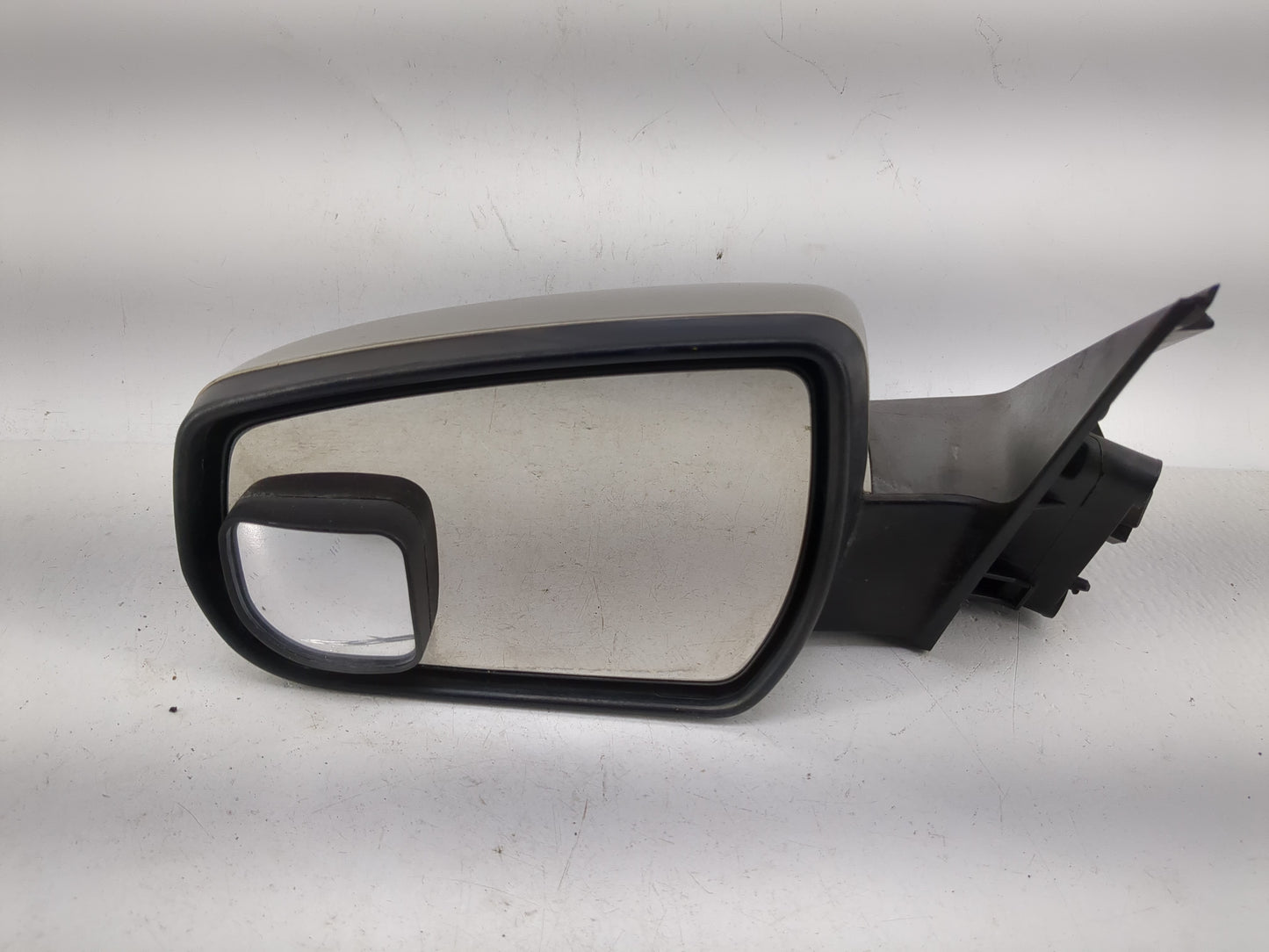 2013 Chevrolet Malibu Side Mirror Replacement Driver Left View Door Mirror Fits OEM Used Auto Parts - Oemusedautoparts1.com