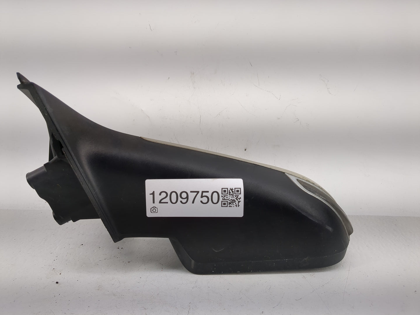 2013 Chevrolet Malibu Side Mirror Replacement Driver Left View Door Mirror Fits OEM Used Auto Parts - Oemusedautoparts1.com