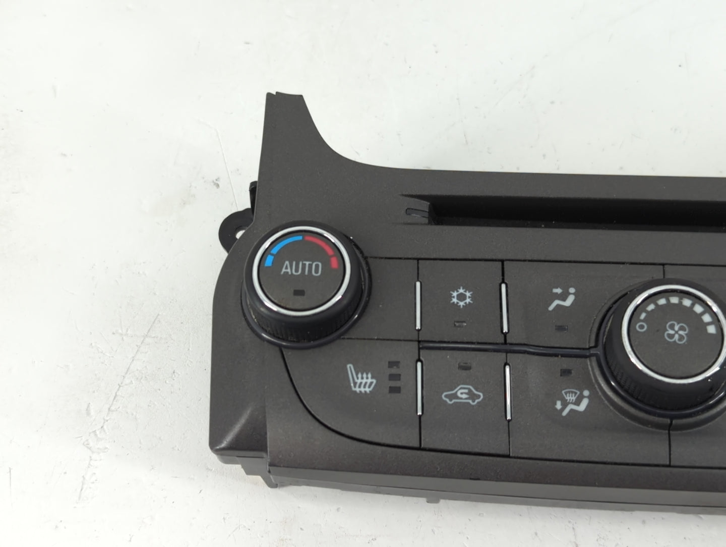 2013 Chevrolet Malibu Climate Control Module Temperature AC/Heater Replacement P/N:22854786 Fits OEM Used Auto Parts - Oemus