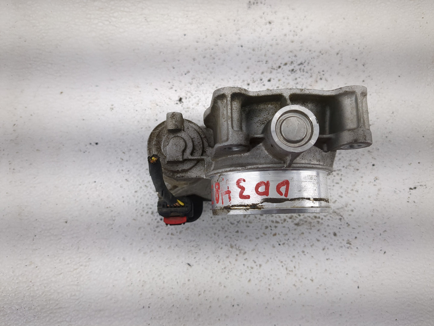 2013-2015 Chevrolet Malibu Throttle Body Fits Fits 2013 2014 2015 2017 2018 2019 2020 OEM Used Auto Parts - Oemusedautoparts