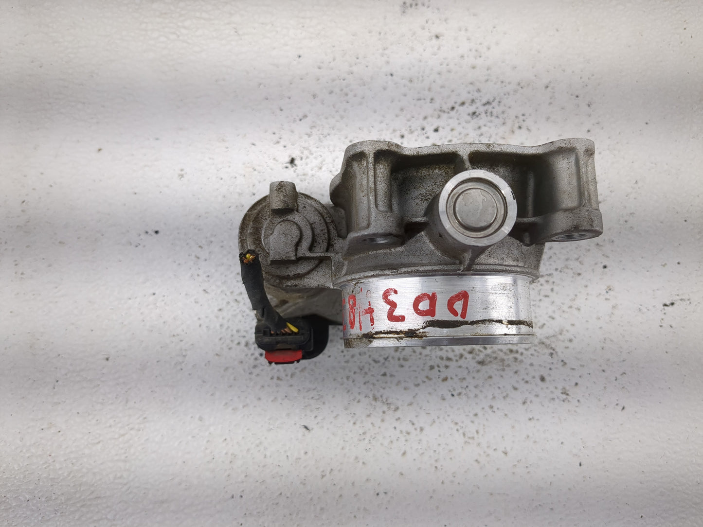 2013-2015 Chevrolet Malibu Throttle Body Fits Fits 2013 2014 2015 2017 2018 2019 2020 OEM Used Auto Parts - Oemusedautoparts