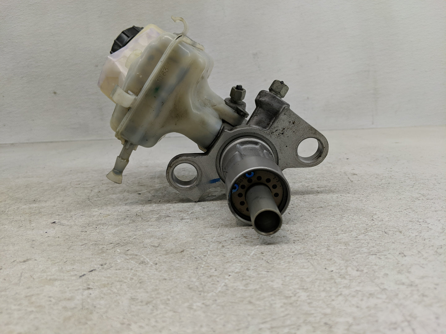 2013-2016 Chevrolet Malibu Brake Master Cylinder - Oemusedautoparts1.com