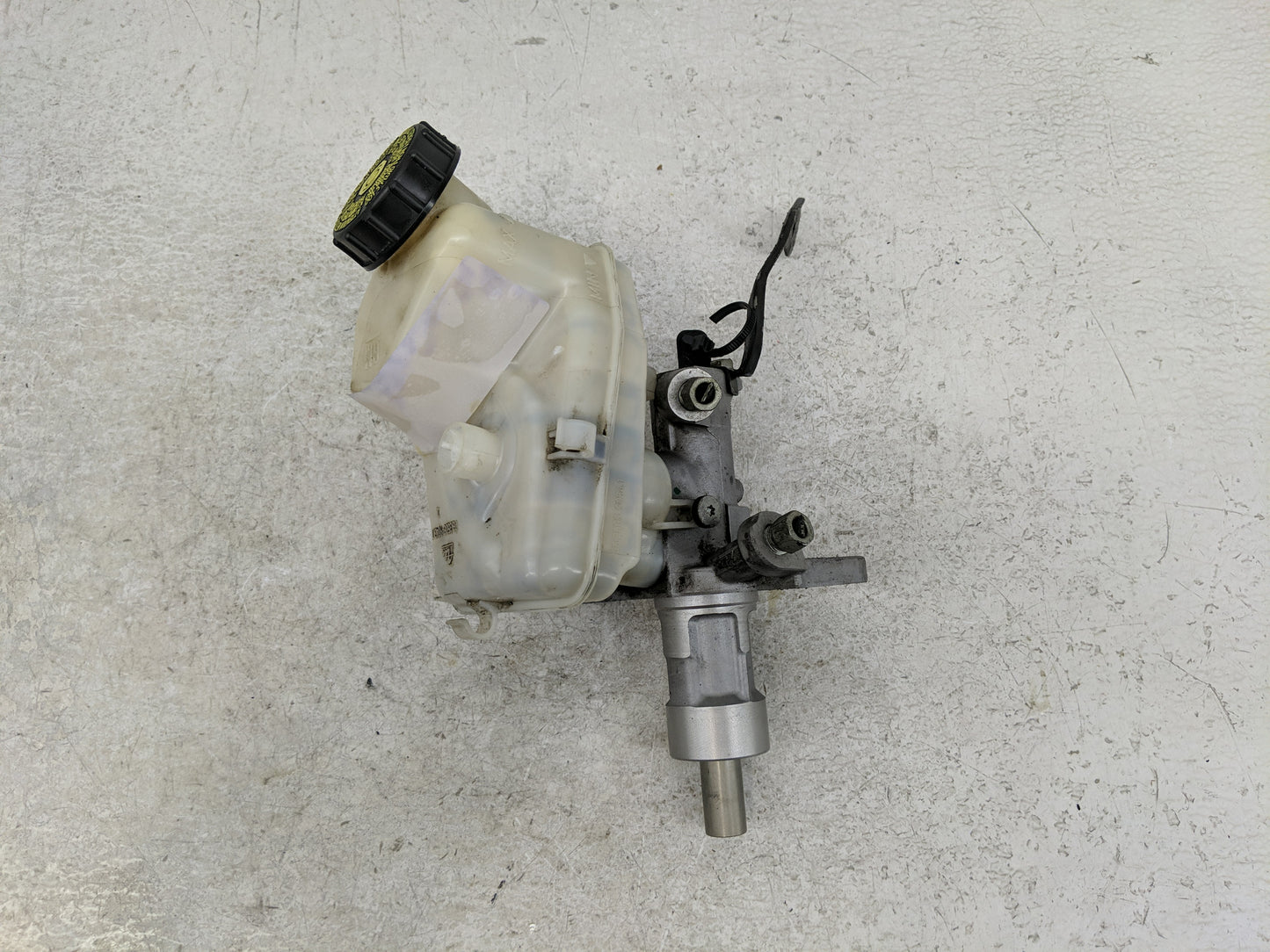 2013-2016 Chevrolet Malibu Brake Master Cylinder 1276459 - Oemusedautoparts1.com