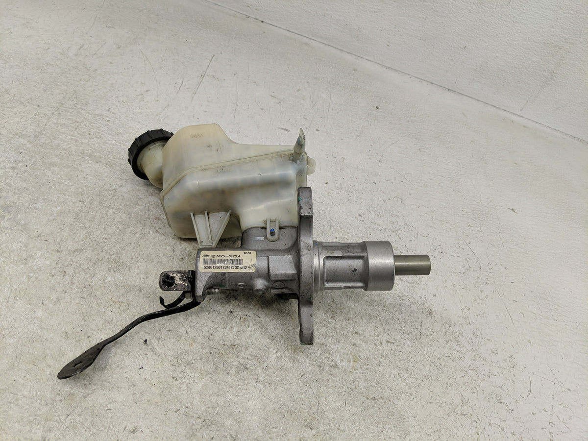 2013-2016 Chevrolet Malibu Brake Master Cylinder 1276459 - Oemusedautoparts1.com