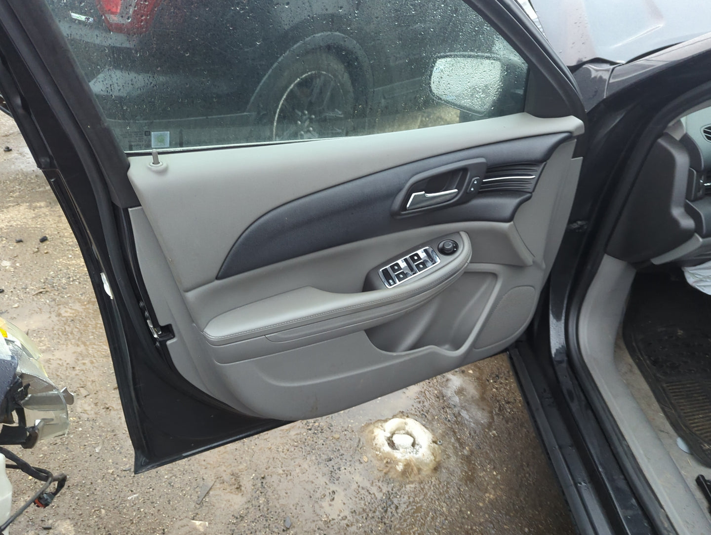 2013 Chevrolet Malibu Front Left Driver Interior Door Panel Trim 1299201 - Oemusedautoparts1.com