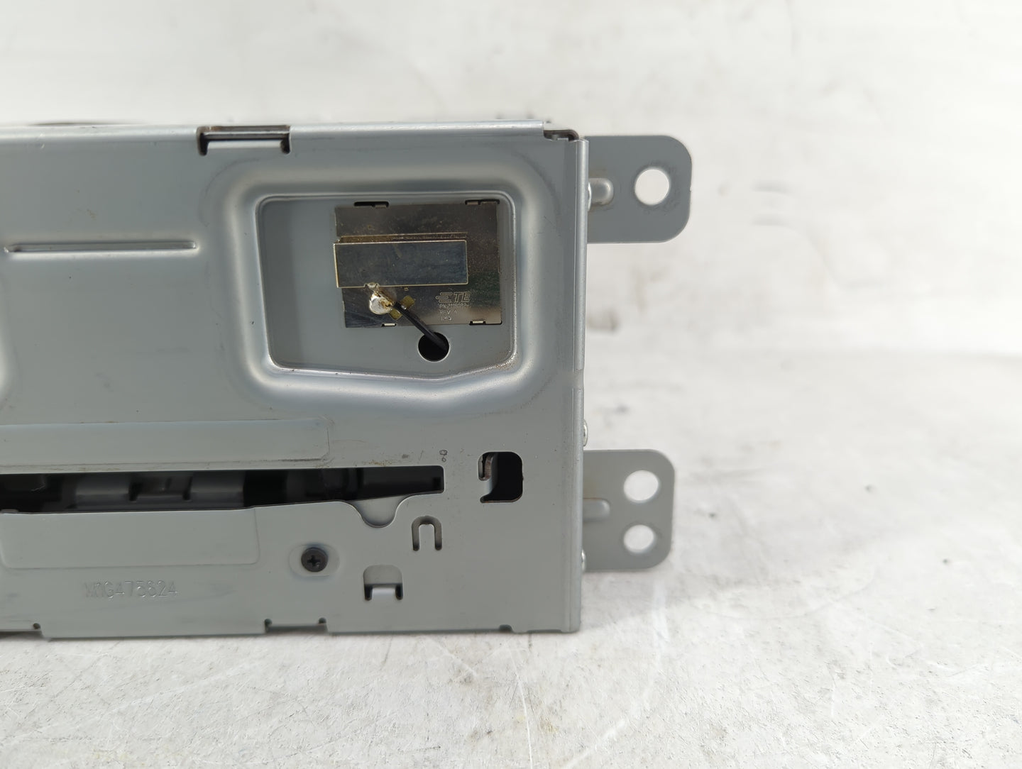 2013 Chevrolet Malibu Radio AM FM Cd Player Receiver Replacement P/N:22980112 Fits OEM Used Auto Parts - Oemusedautoparts1.c