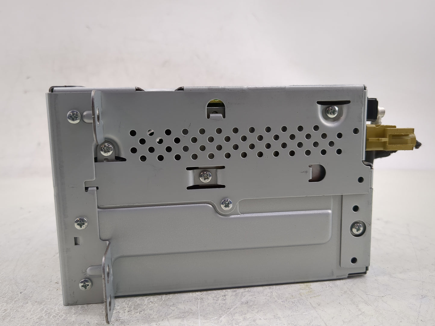 2013 Chevrolet Malibu Radio AM FM Cd Player Receiver Replacement P/N:22993877 Fits OEM Used Auto Parts - Oemusedautoparts1.c