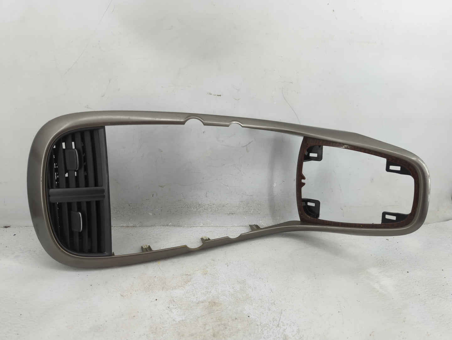 2013 Chevrolet Malibu Information Radio Display Screen Bezel Vents - Oemusedautoparts1.com