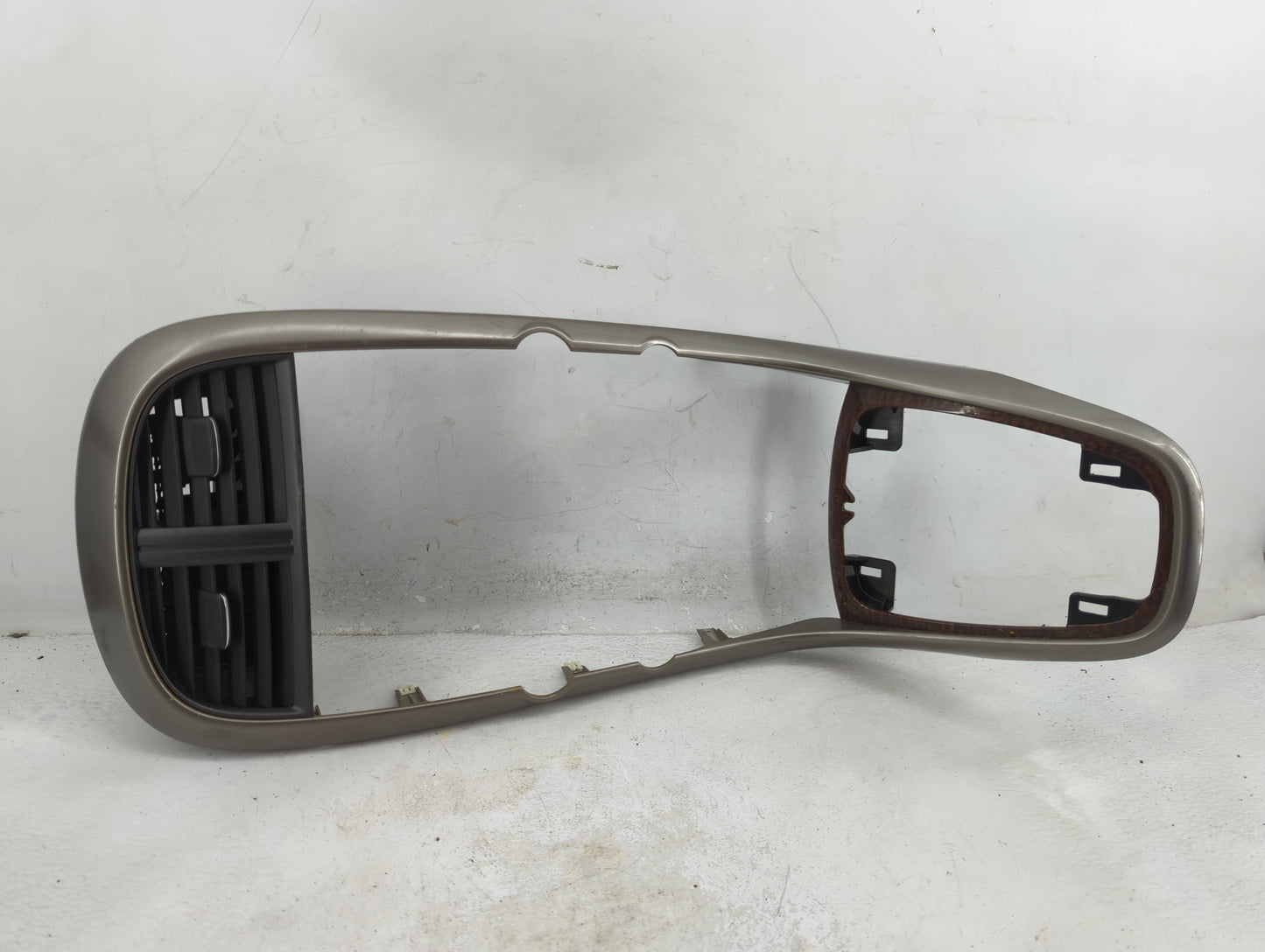 2013 Chevrolet Malibu Information Radio Display Screen Bezel Vents - Oemusedautoparts1.com