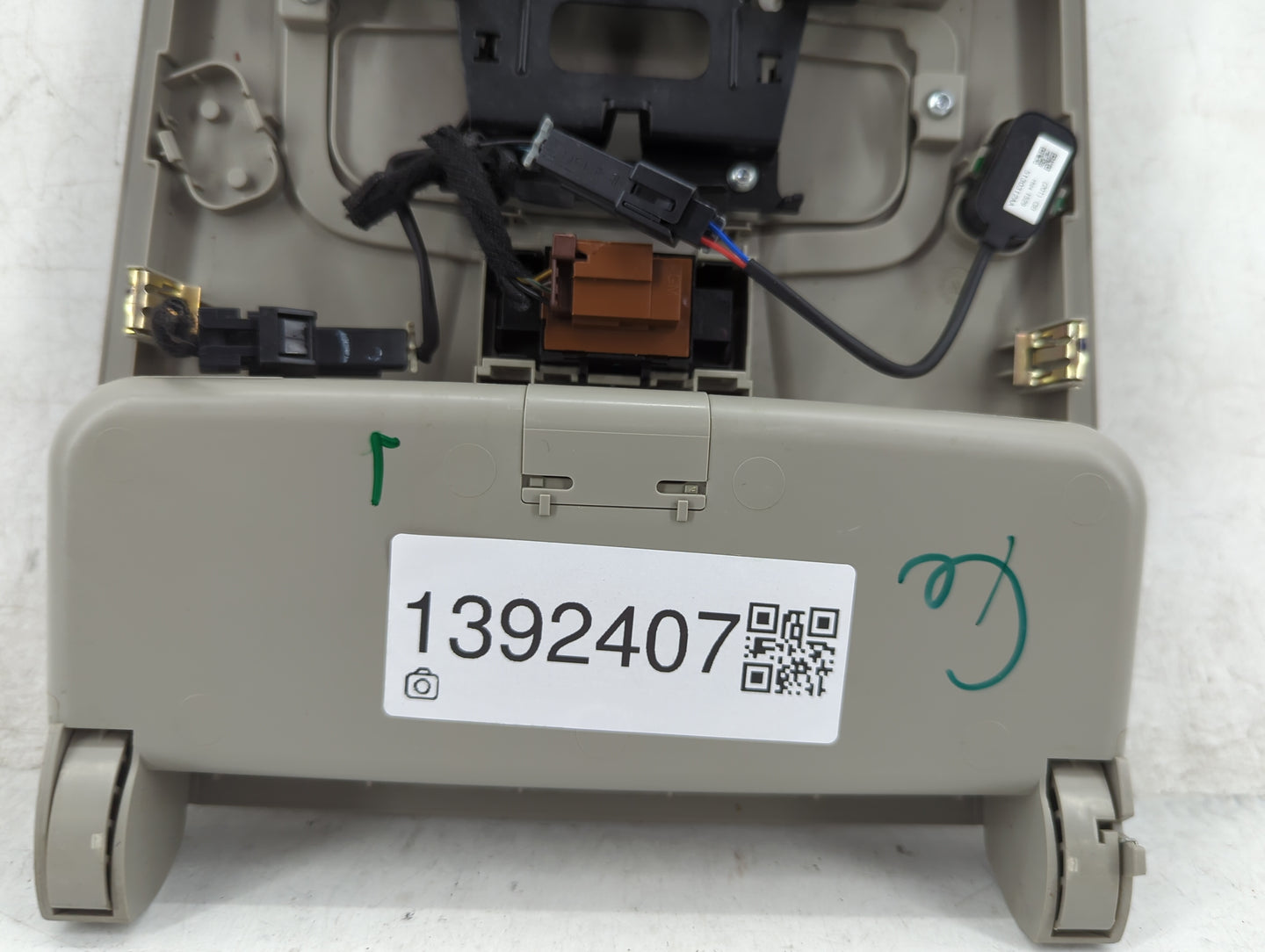 2013-2013 Chevrolet Malibu Overhead Roof Console 1392407 - Oemusedautoparts1.com