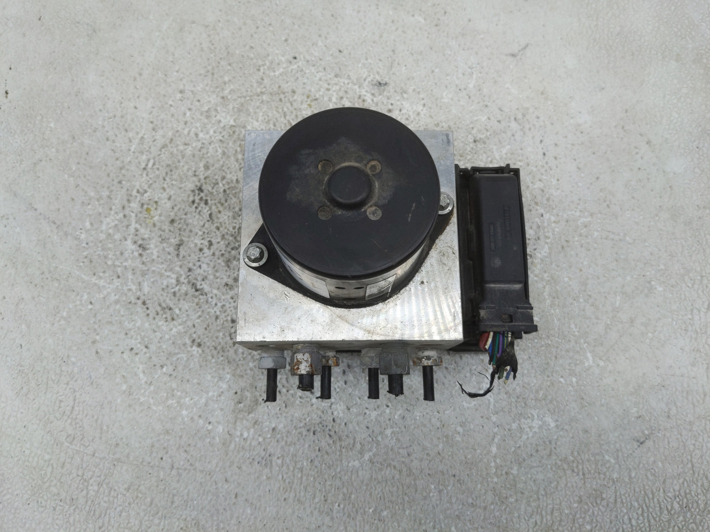 2013-2016 Chevrolet Malibu ABS Pump Control Module Replacement P/N:22827930 Fits Fits 2012 2013 2014 2015 2016 OEM Used Auto