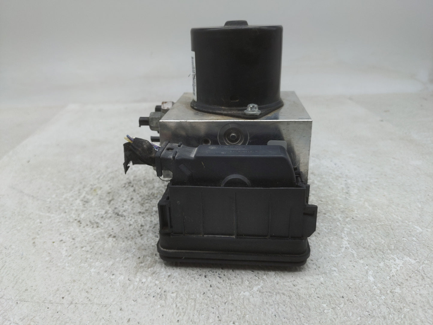 2013-2016 Chevrolet Malibu ABS Pump Control Module Replacement P/N:22827930 Fits Fits 2012 2013 2014 2015 2016 OEM Used Auto