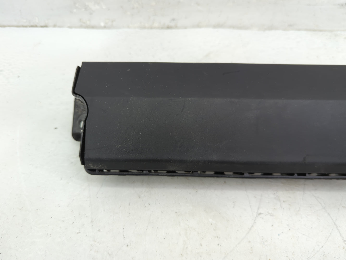 2013-2016 Chevrolet Malibu Air Bag Passenger Right Knee OEM P/N:22925459 Fits Fits 2013 2014 2015 2016 2017 OEM Used Auto Pa