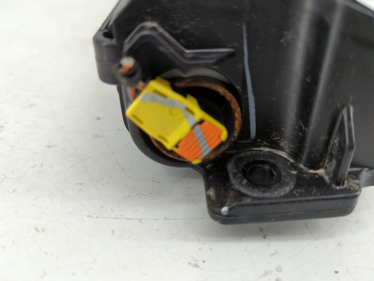 2013-2016 Chevrolet Malibu Air Bag Passenger Right Knee OEM P/N:22925459 Fits Fits 2013 2014 2015 2016 2017 OEM Used Auto Pa