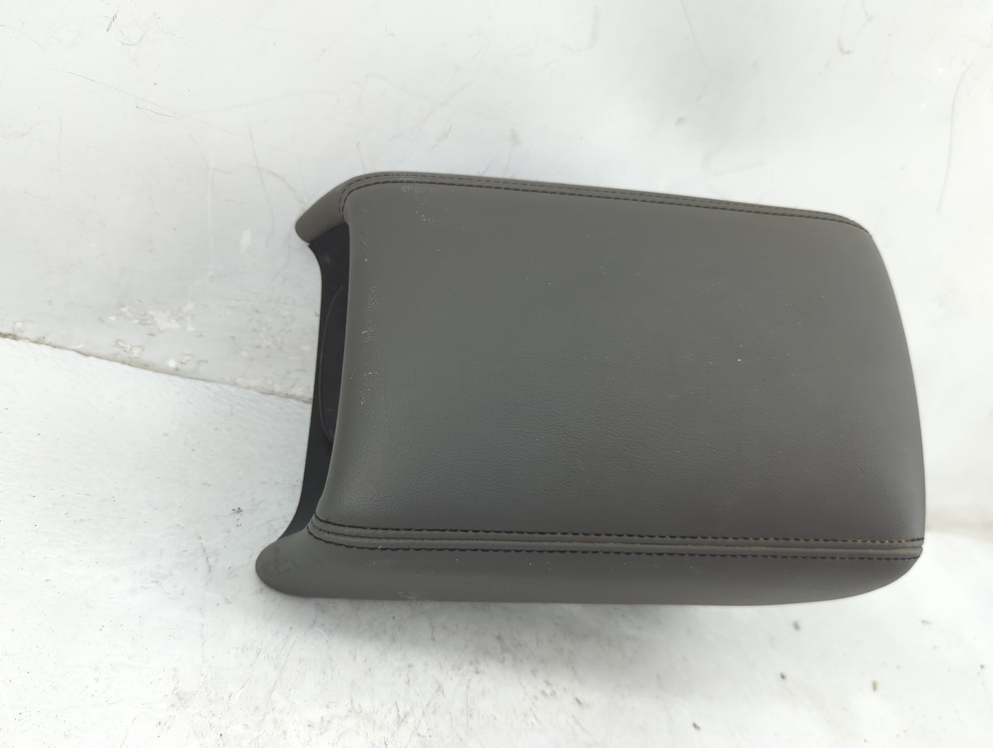 2013 Chevrolet Malibu Center Console Armrest Cover Lid Fits OEM Used Auto Parts - Oemusedautoparts1.com