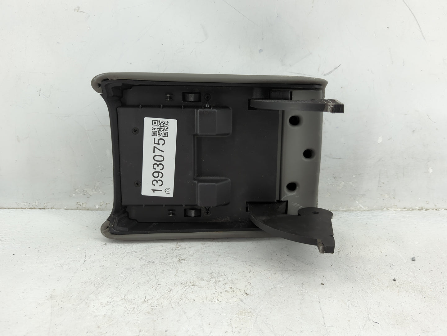 2013 Chevrolet Malibu Center Console Armrest Cover Lid Fits OEM Used Auto Parts - Oemusedautoparts1.com