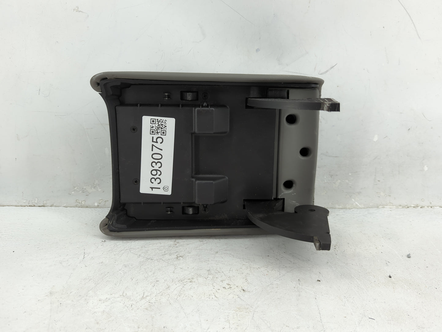 2013 Chevrolet Malibu Center Console Armrest Cover Lid Fits OEM Used Auto Parts - Oemusedautoparts1.com