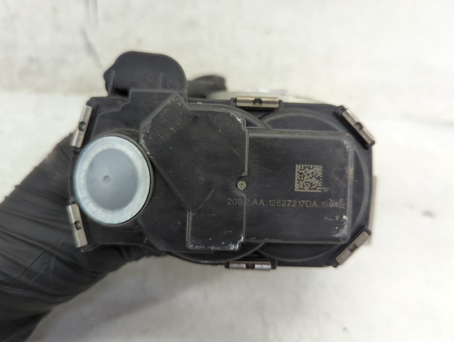 2013-2015 Chevrolet Malibu Throttle Body P/N:12627217DA Fits Fits 2013 2014 2015 2017 2018 2019 2020 OEM Used Auto Parts - O