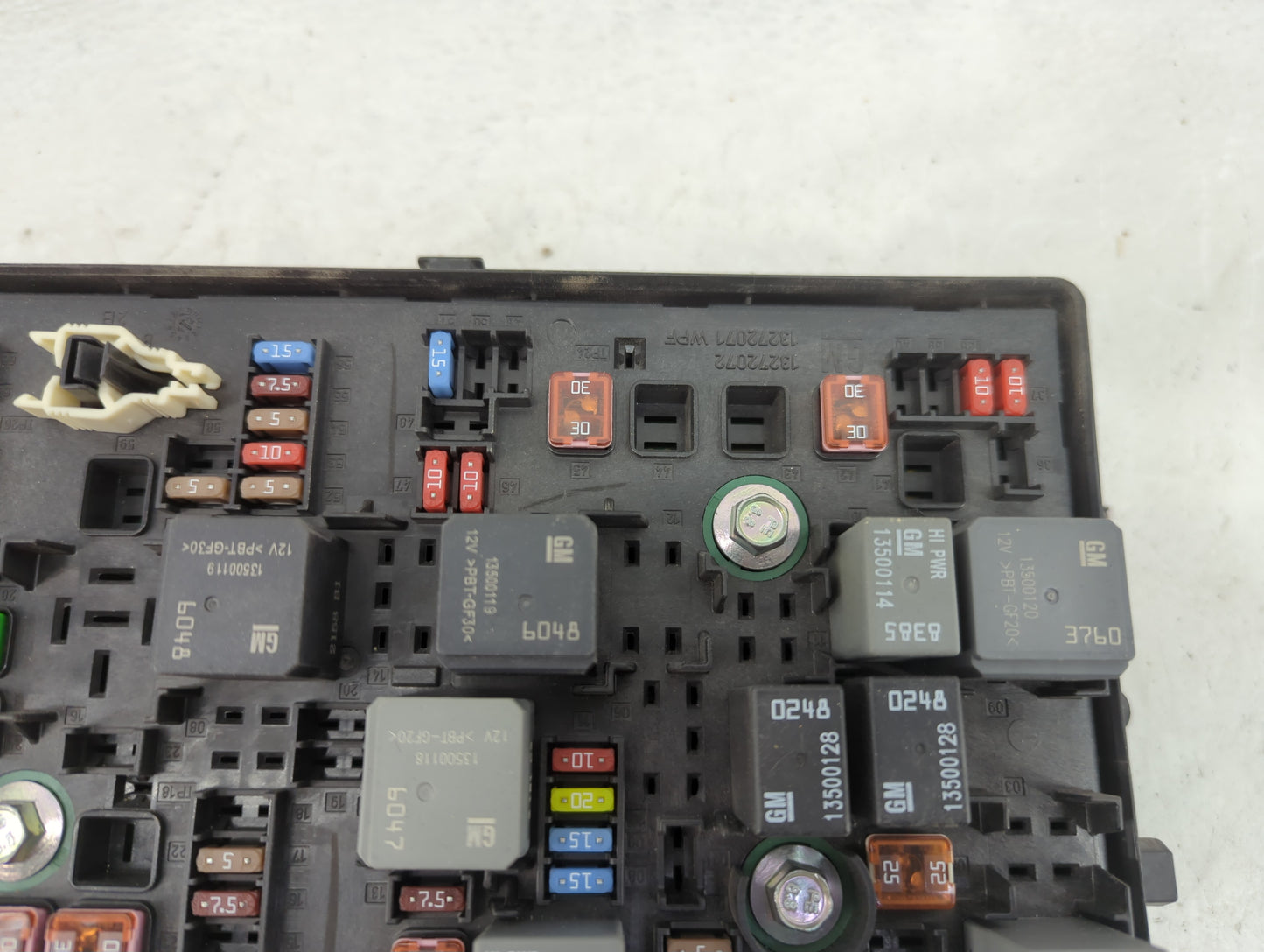 2013 Chevrolet Malibu Fusebox Fuse Box Panel Relay Module P/N:13 255 300 Fits OEM Used Auto Parts - Oemusedautoparts1.com